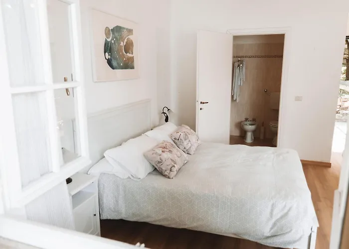 La Luna Bed and Breakfast 3*